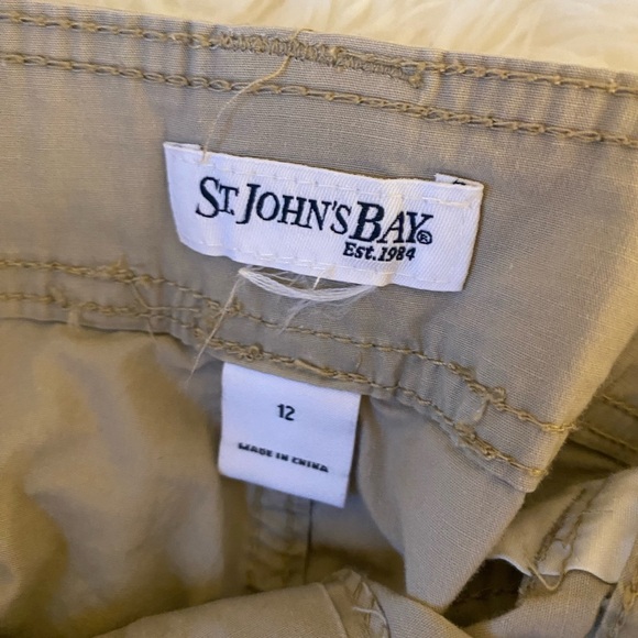 Khaki Cargo Shorts With Flap Pockets And Comfy Relaxed Cotton Fit - Picture 3 of 3